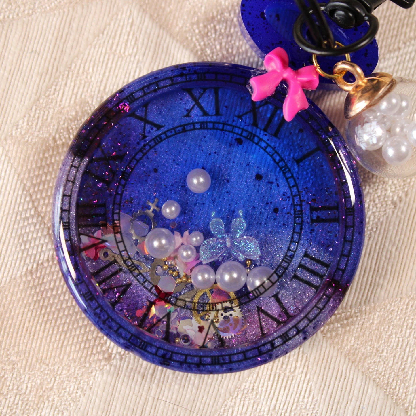 Pocketwatch Shaker Charm