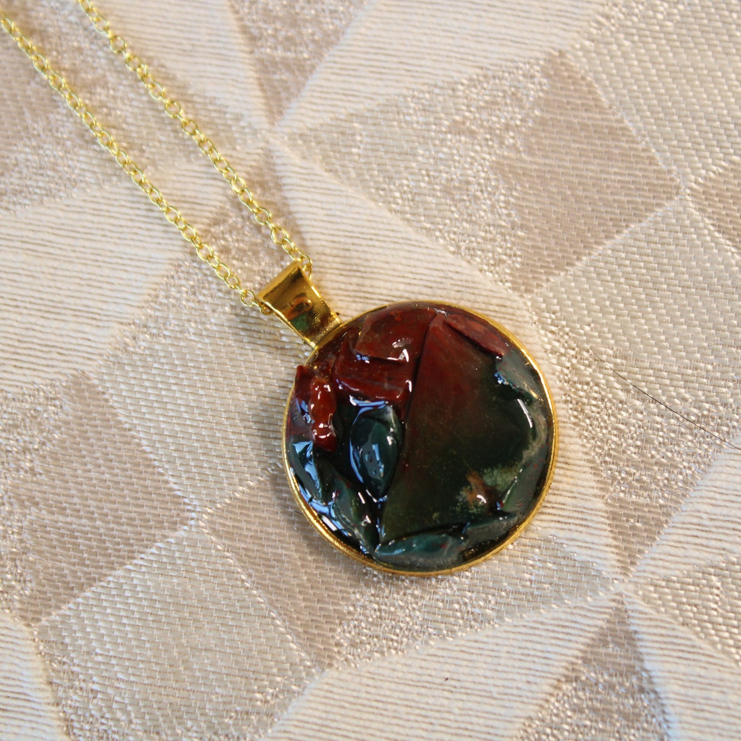 Red to Green Stone Chip Necklace