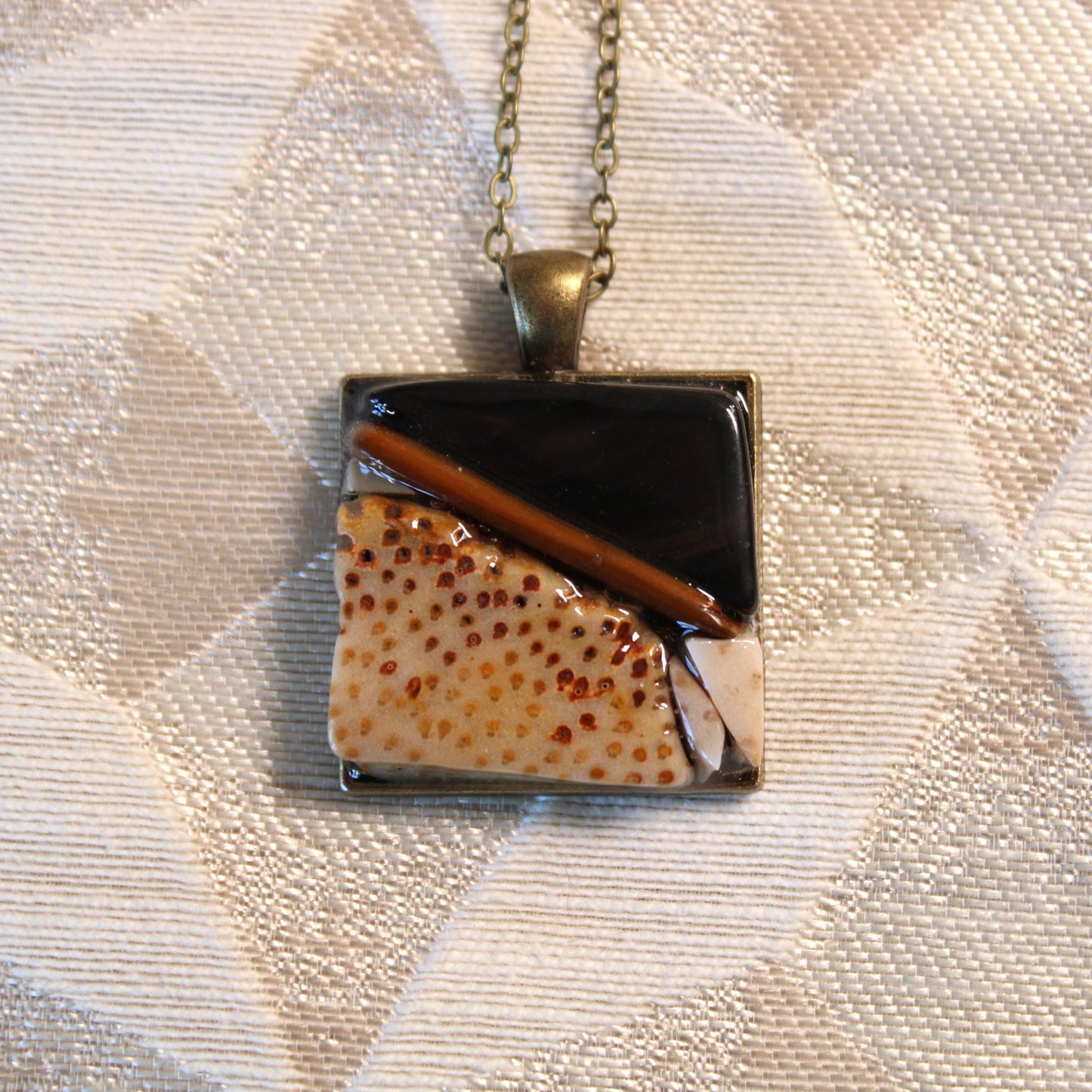 Neutral Split Stone Chip Necklace