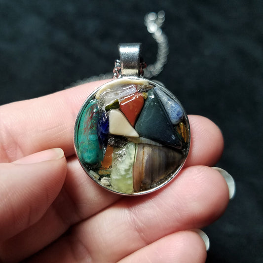 Circle Stone Chip Necklace