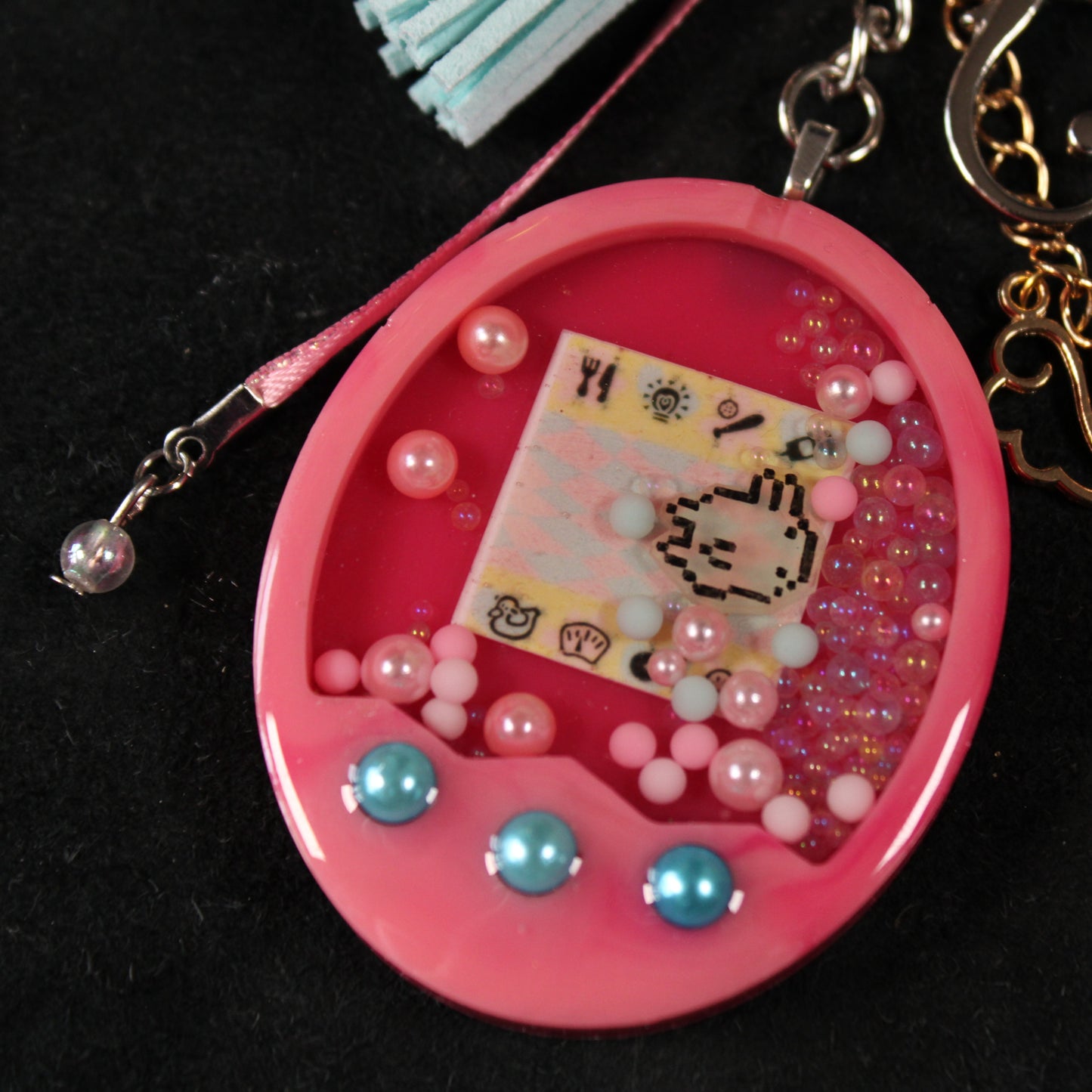 Portable Friend Shaker Charm