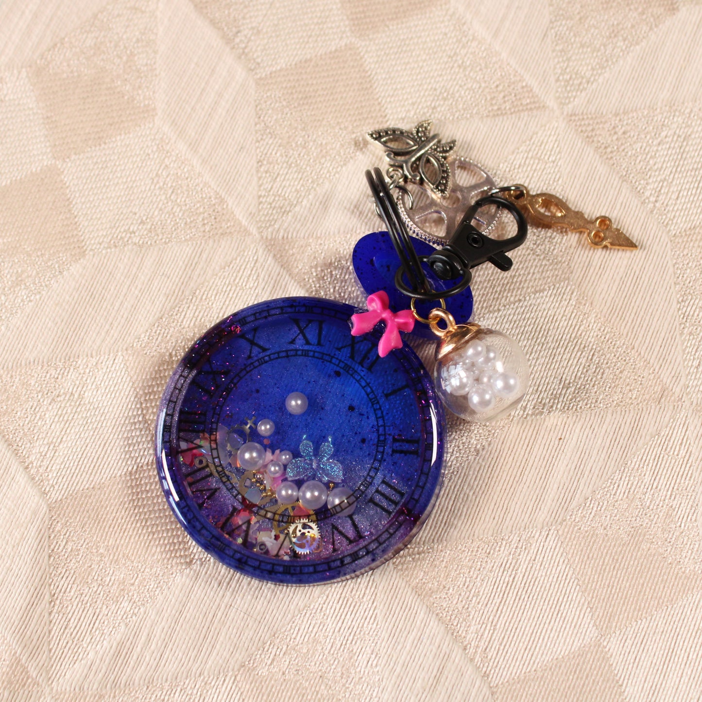 Pocketwatch Shaker Charm