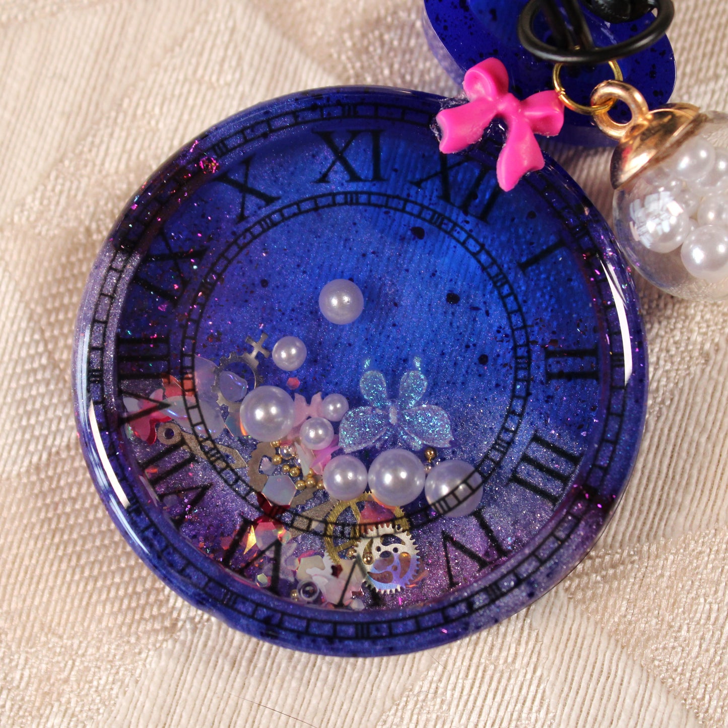 Pocketwatch Shaker Charm