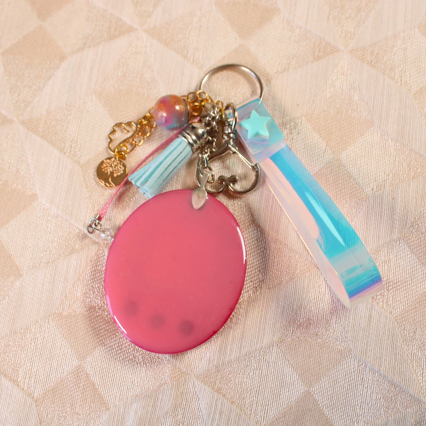 Portable Friend Shaker Charm