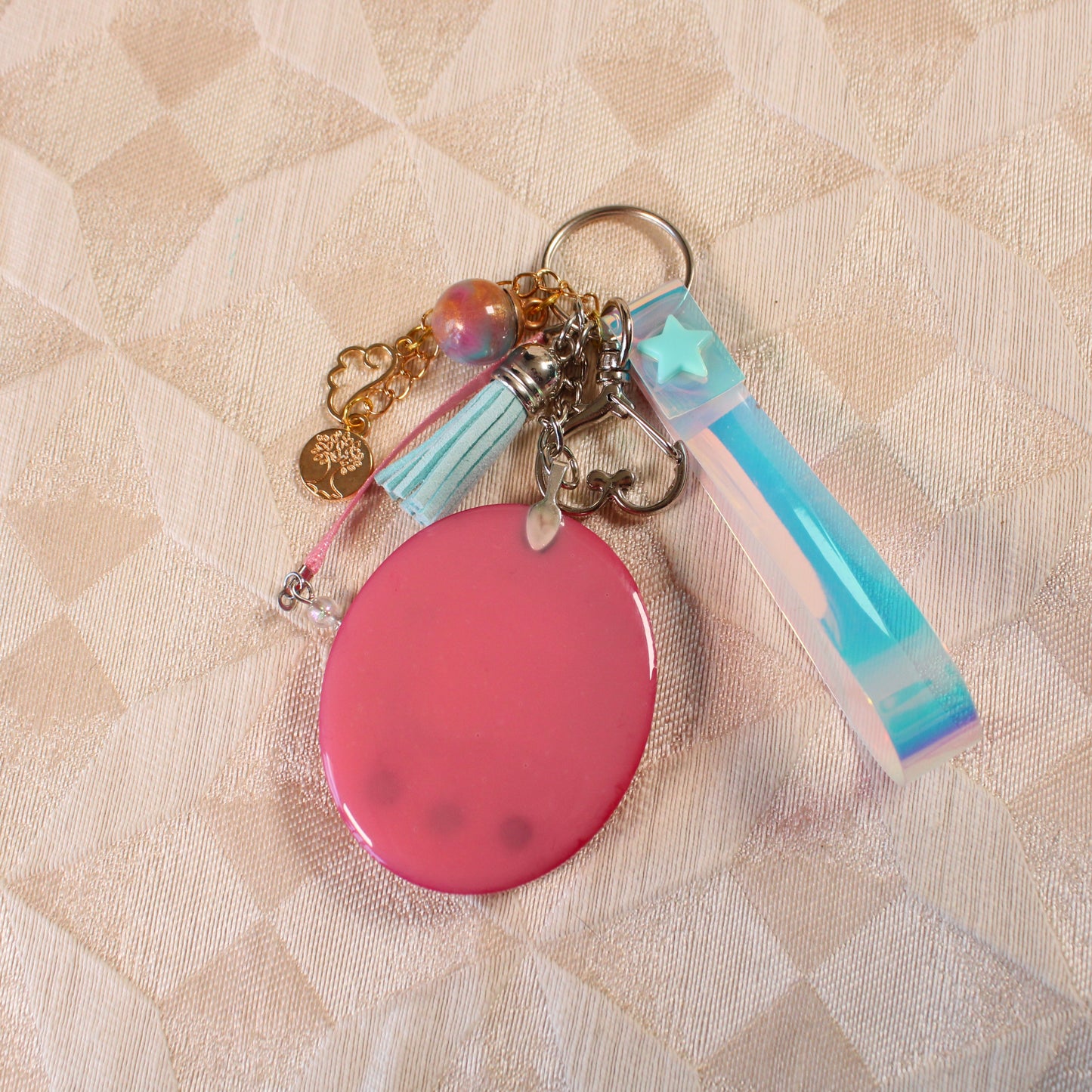 Portable Friend Shaker Charm
