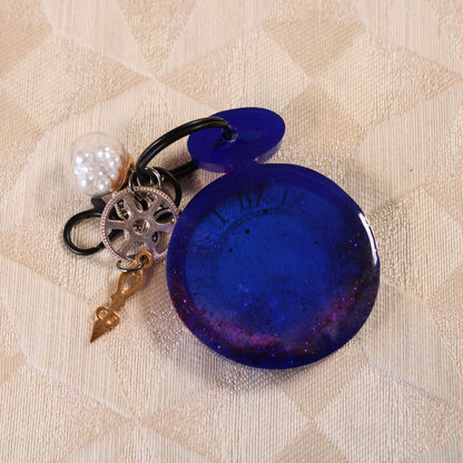 Pocketwatch Shaker Charm