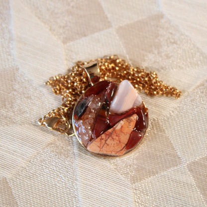 Red Zigzag Stone Chip Necklace