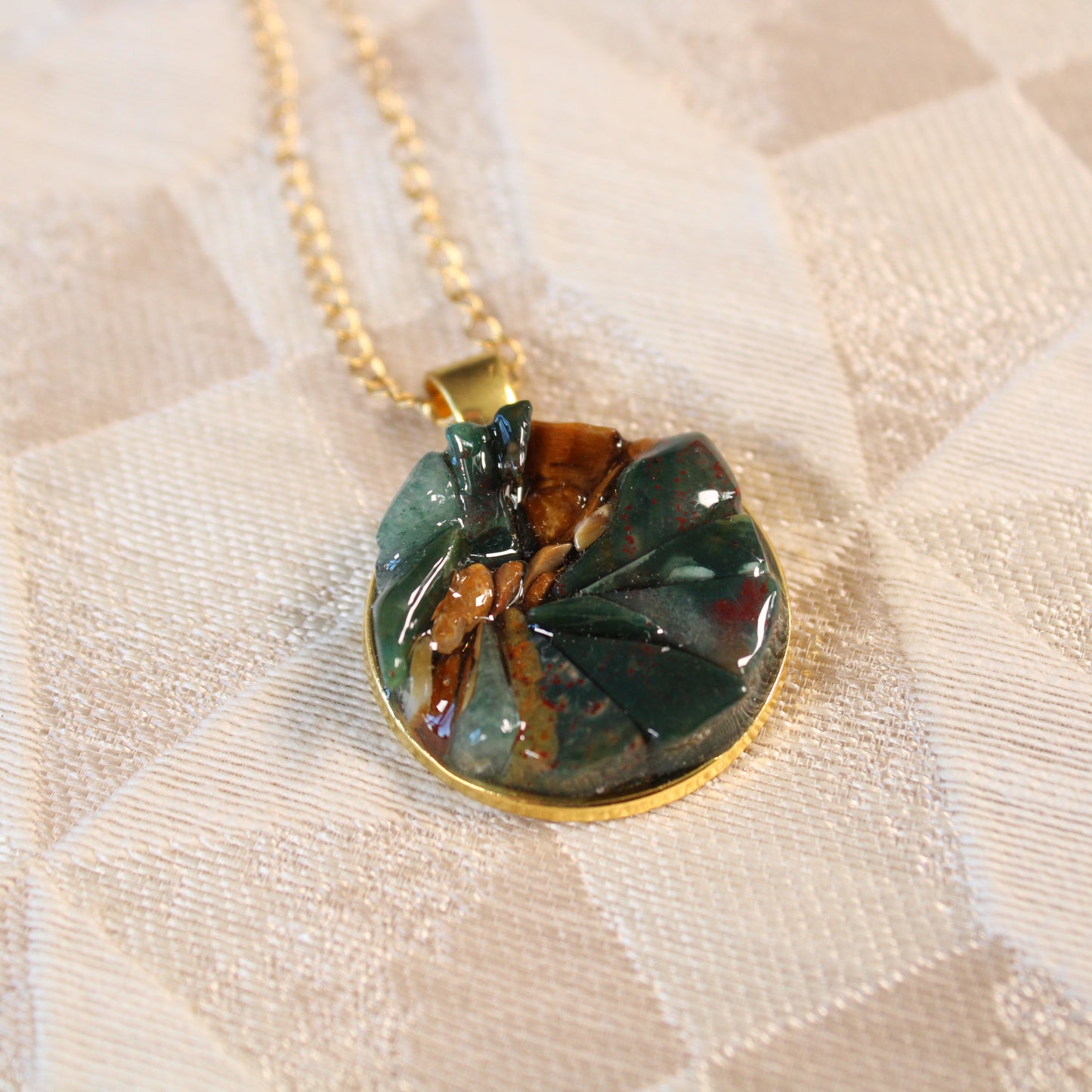 Golden Vein Stone Chip Necklace