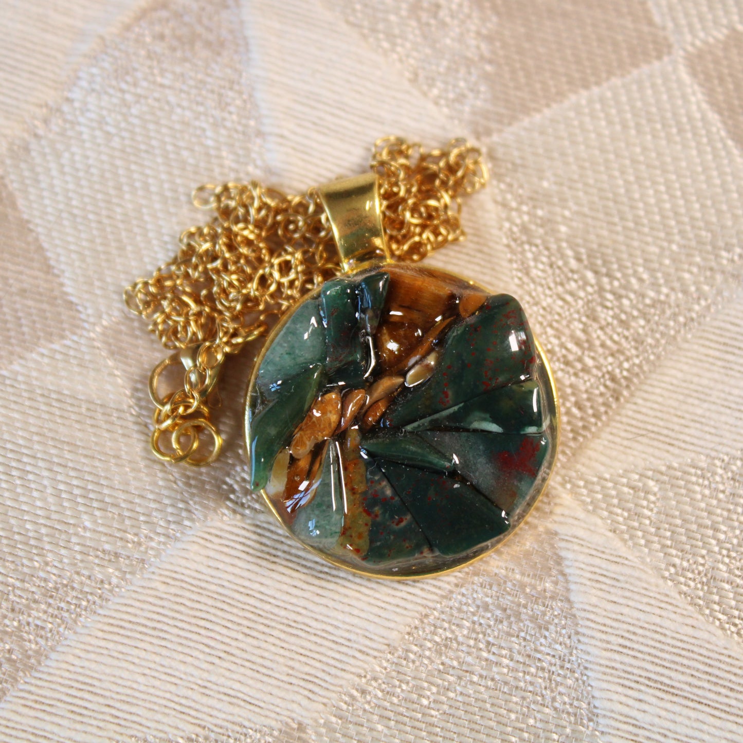 Golden Vein Stone Chip Necklace