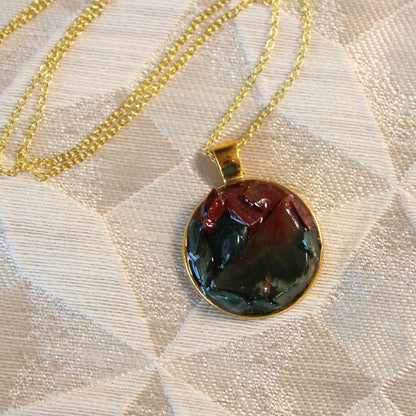 Red to Green Stone Chip Necklace