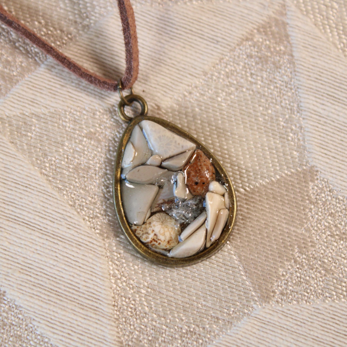 White Droplet Stone Chip Necklace