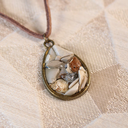 White Droplet Stone Chip Necklace