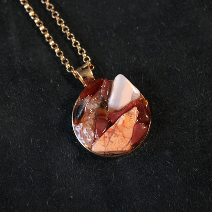Red Zigzag Stone Chip Necklace