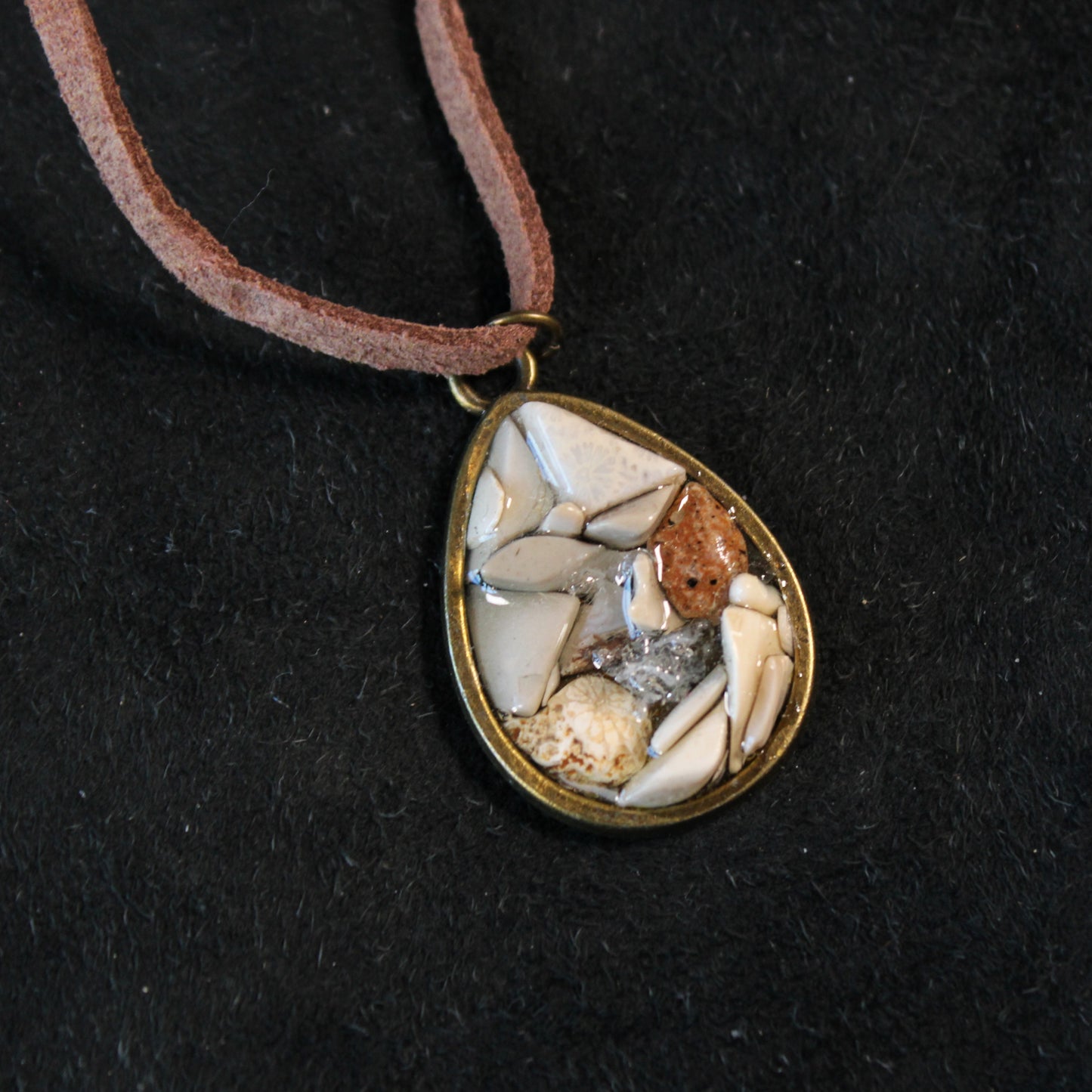 White Droplet Stone Chip Necklace