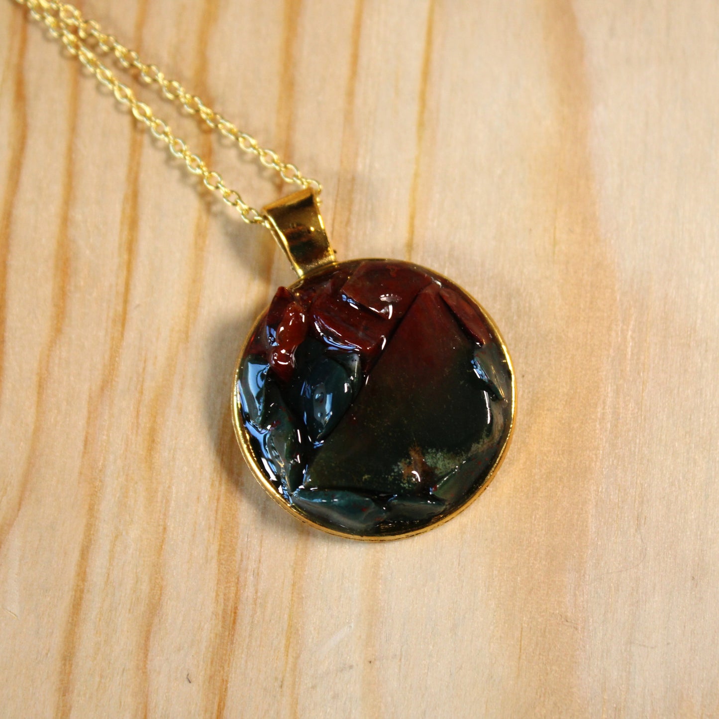 Red to Green Stone Chip Necklace