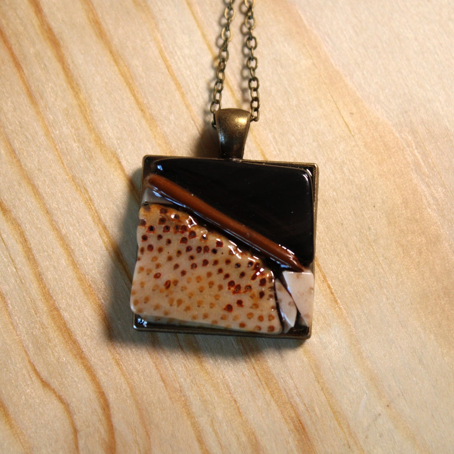 Neutral Split Stone Chip Necklace