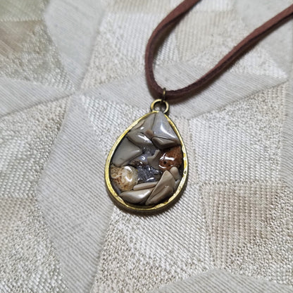 White Droplet Stone Chip Necklace