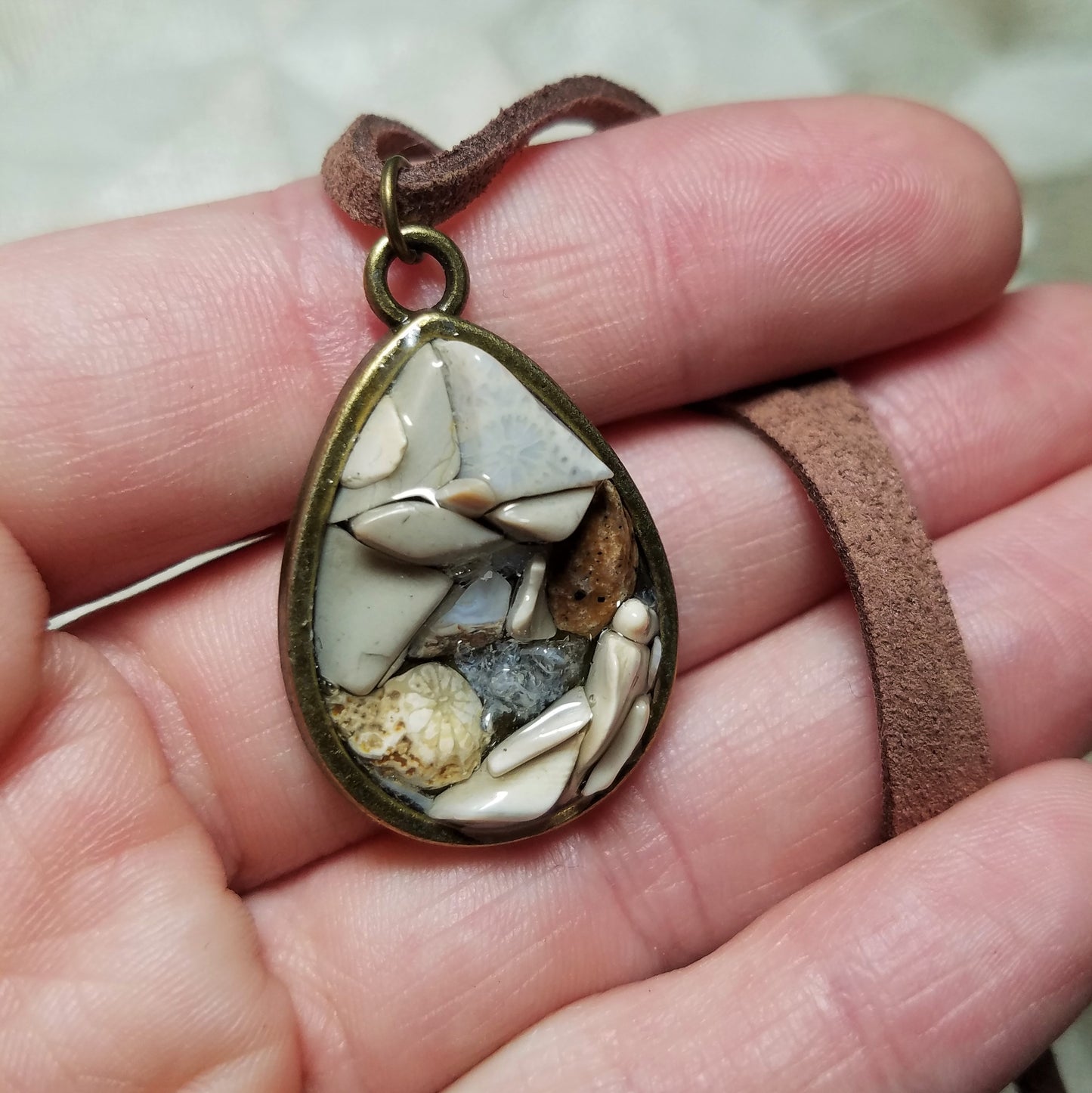 White Droplet Stone Chip Necklace