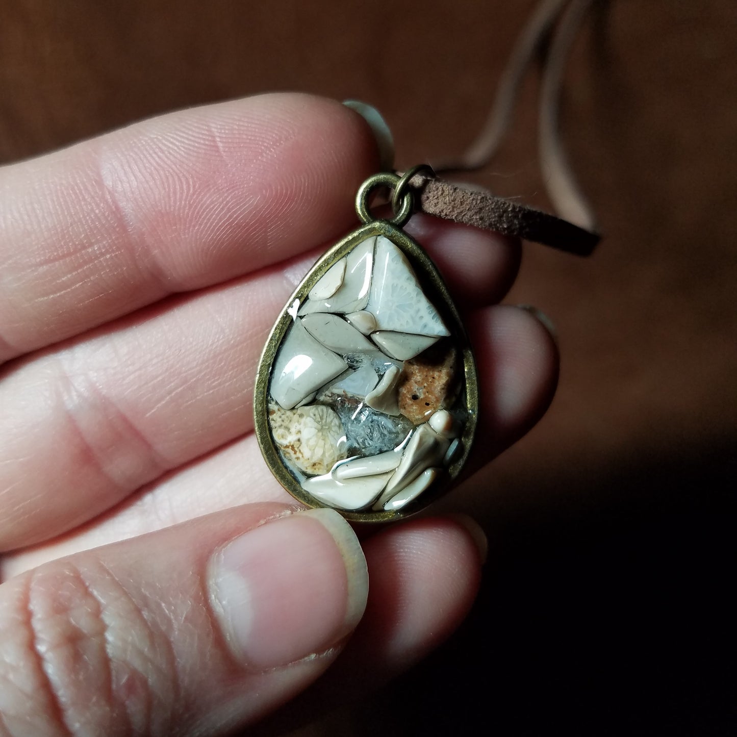 White Droplet Stone Chip Necklace