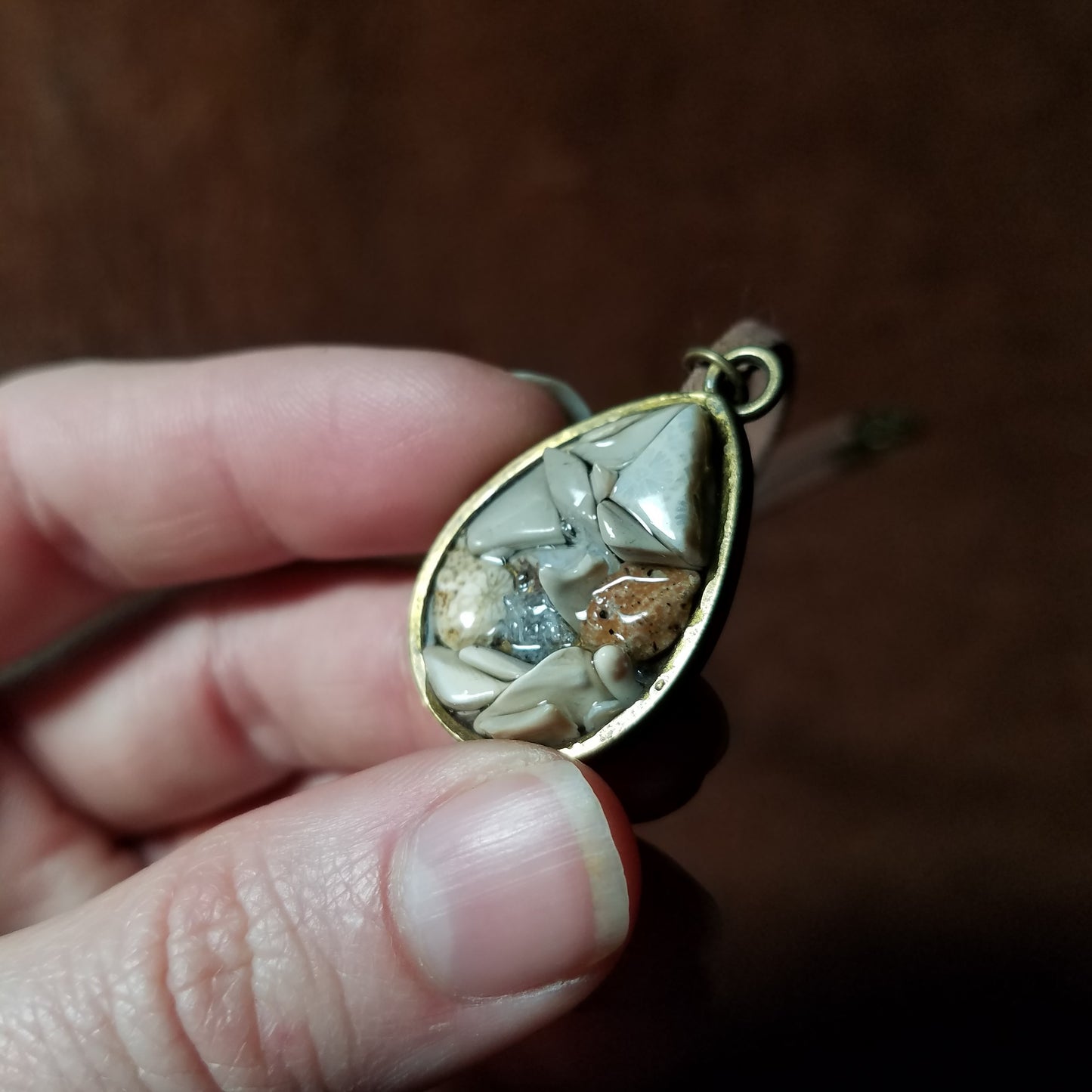 White Droplet Stone Chip Necklace