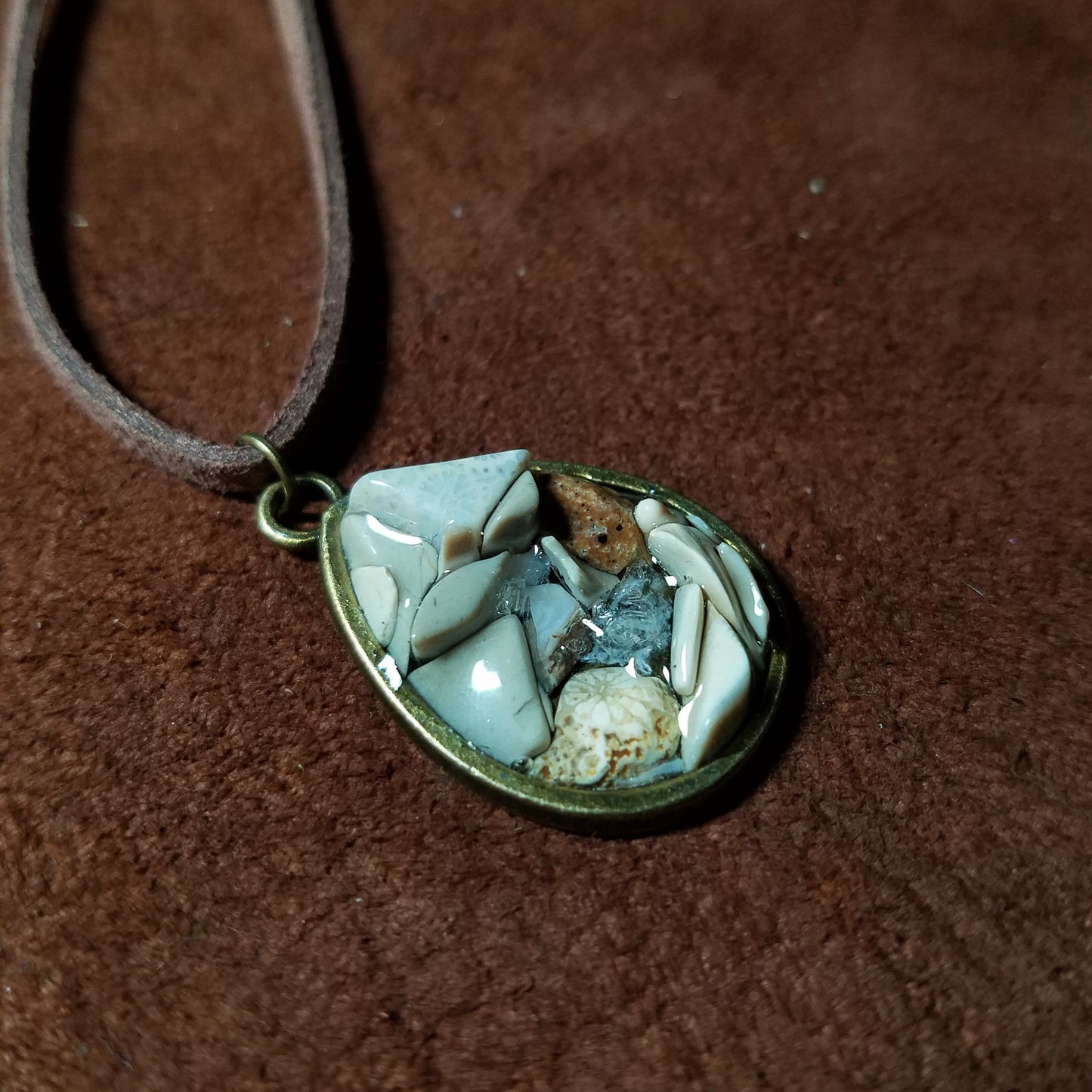 White Droplet Stone Chip Necklace